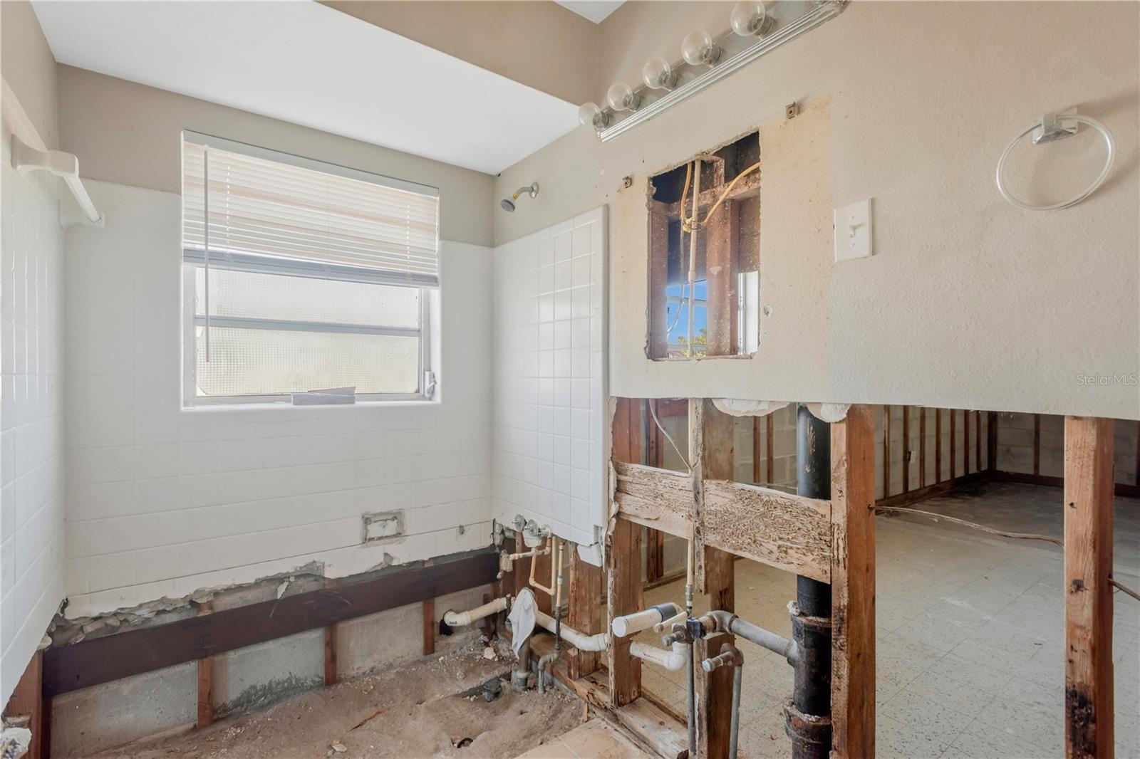 CAREYS PIRATE POINT - Residential