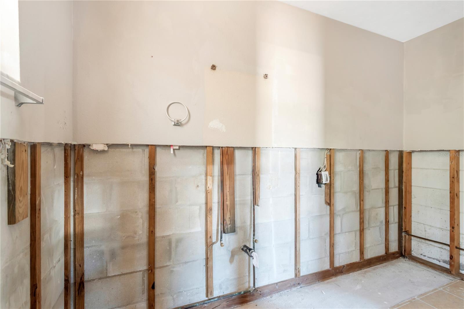 CAREYS PIRATE POINT - Residential