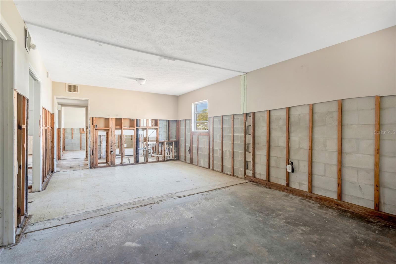 CAREYS PIRATE POINT - Residential