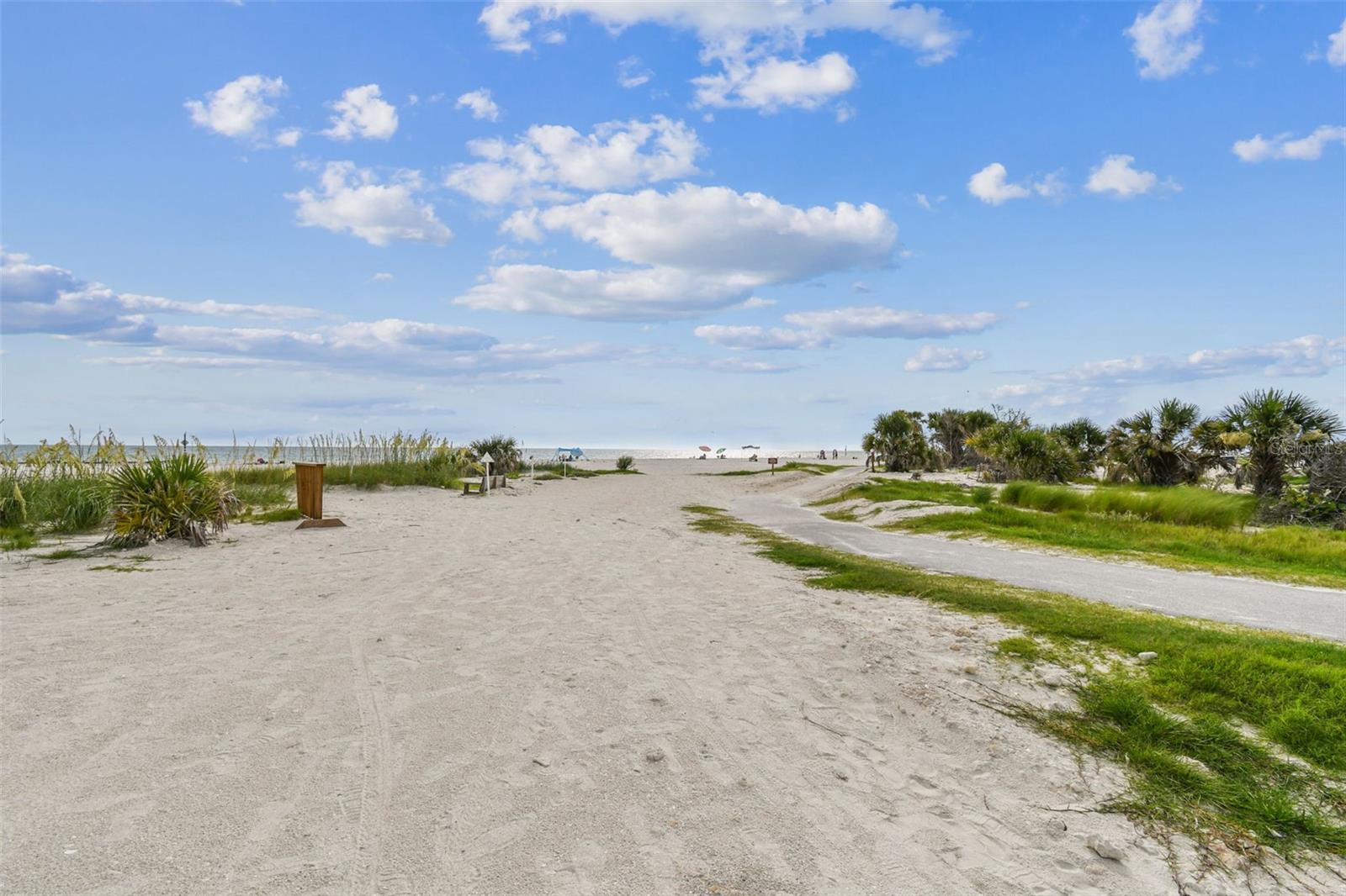 BAYWOOD SHORES - Residential