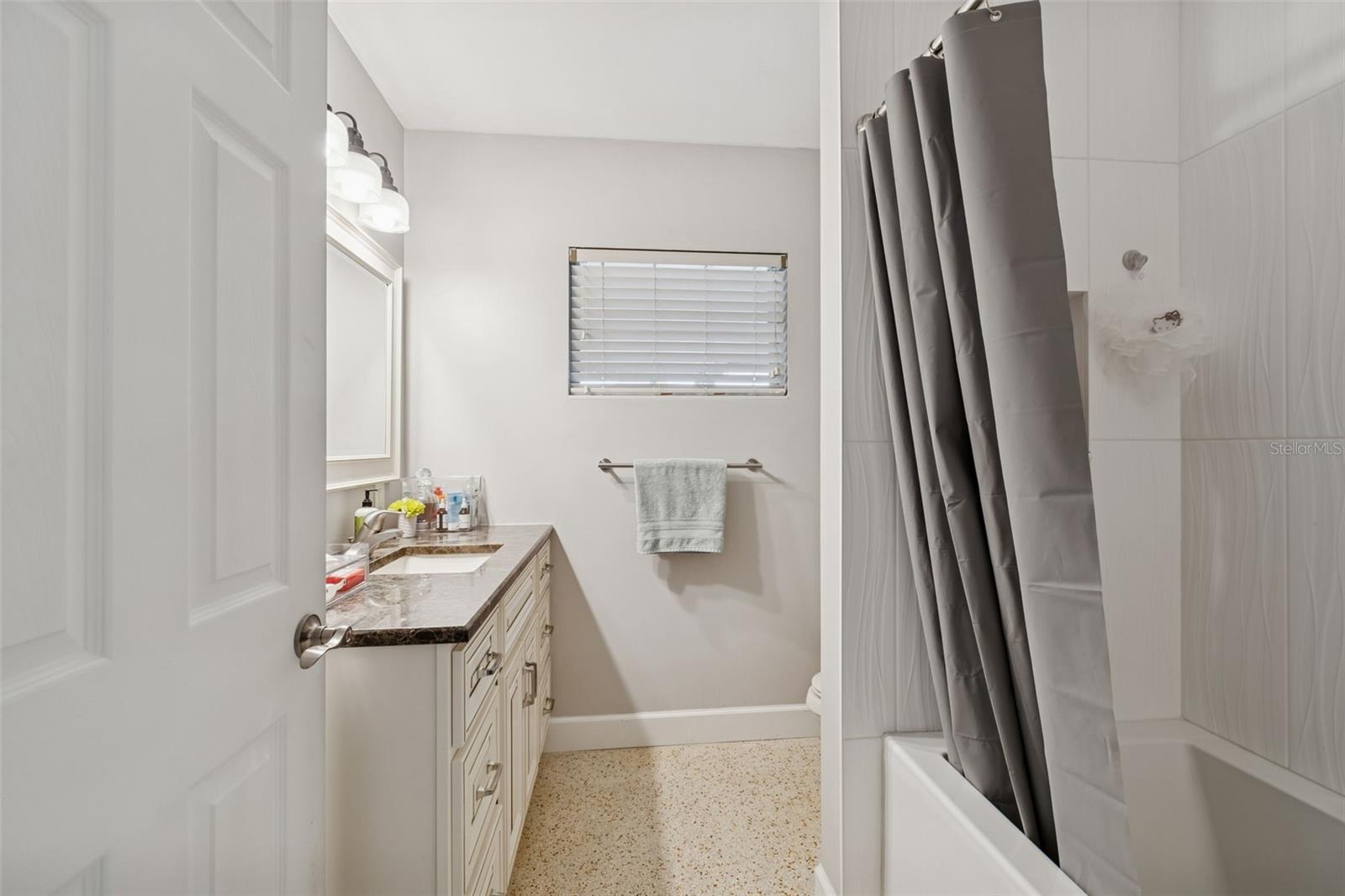 BAYWOOD SHORES - Residential