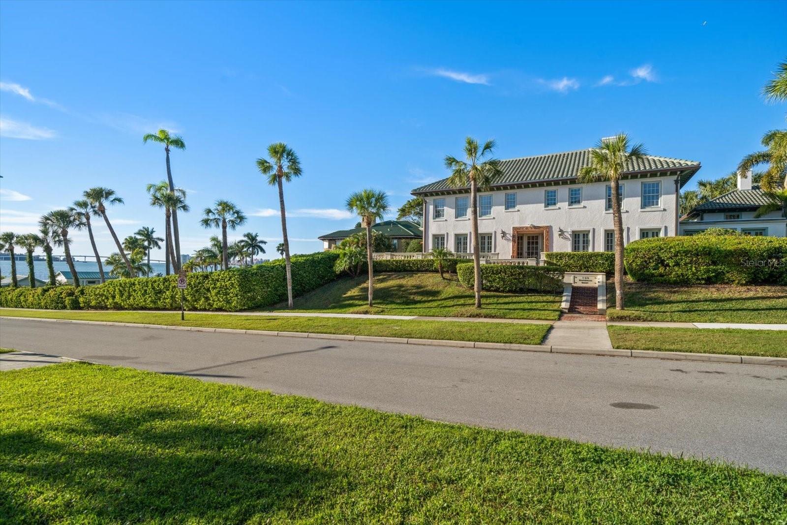 HARBOR OAKS - Residential