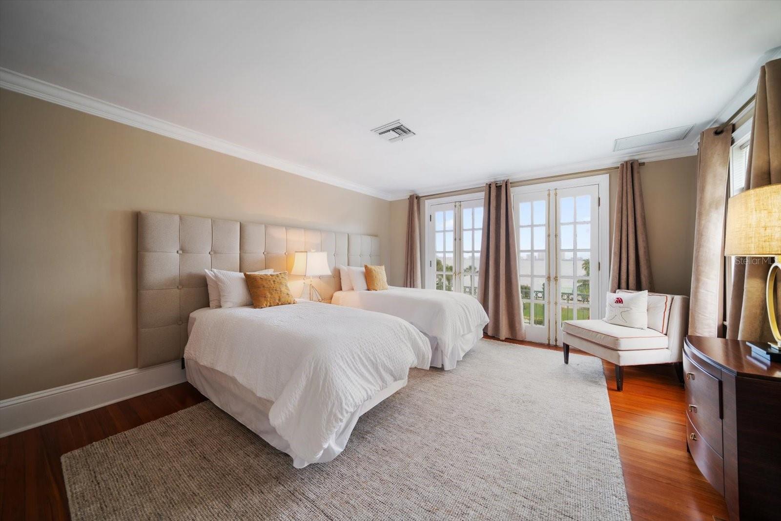 HARBOR OAKS - Residential