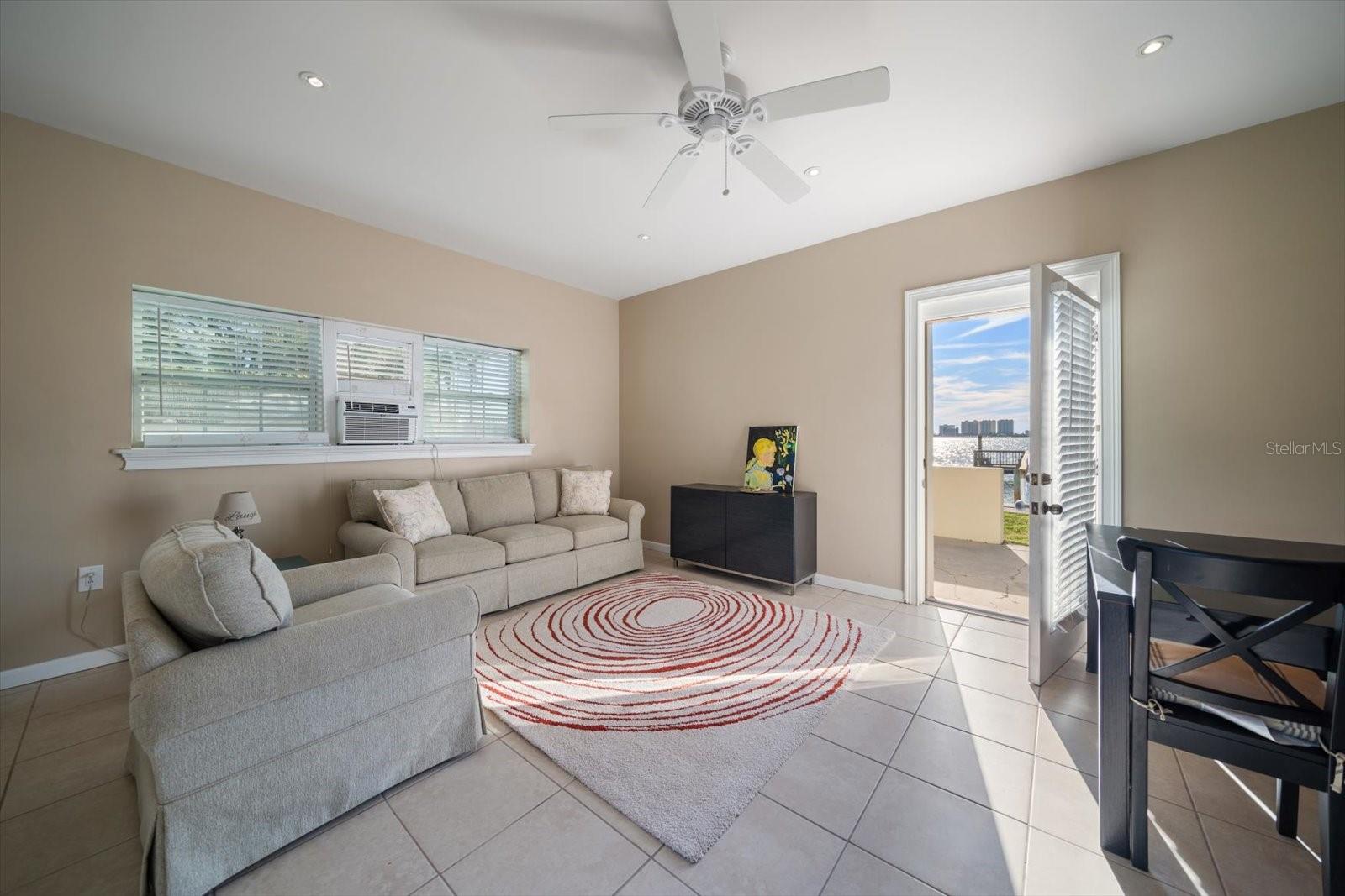 HARBOR OAKS - Residential