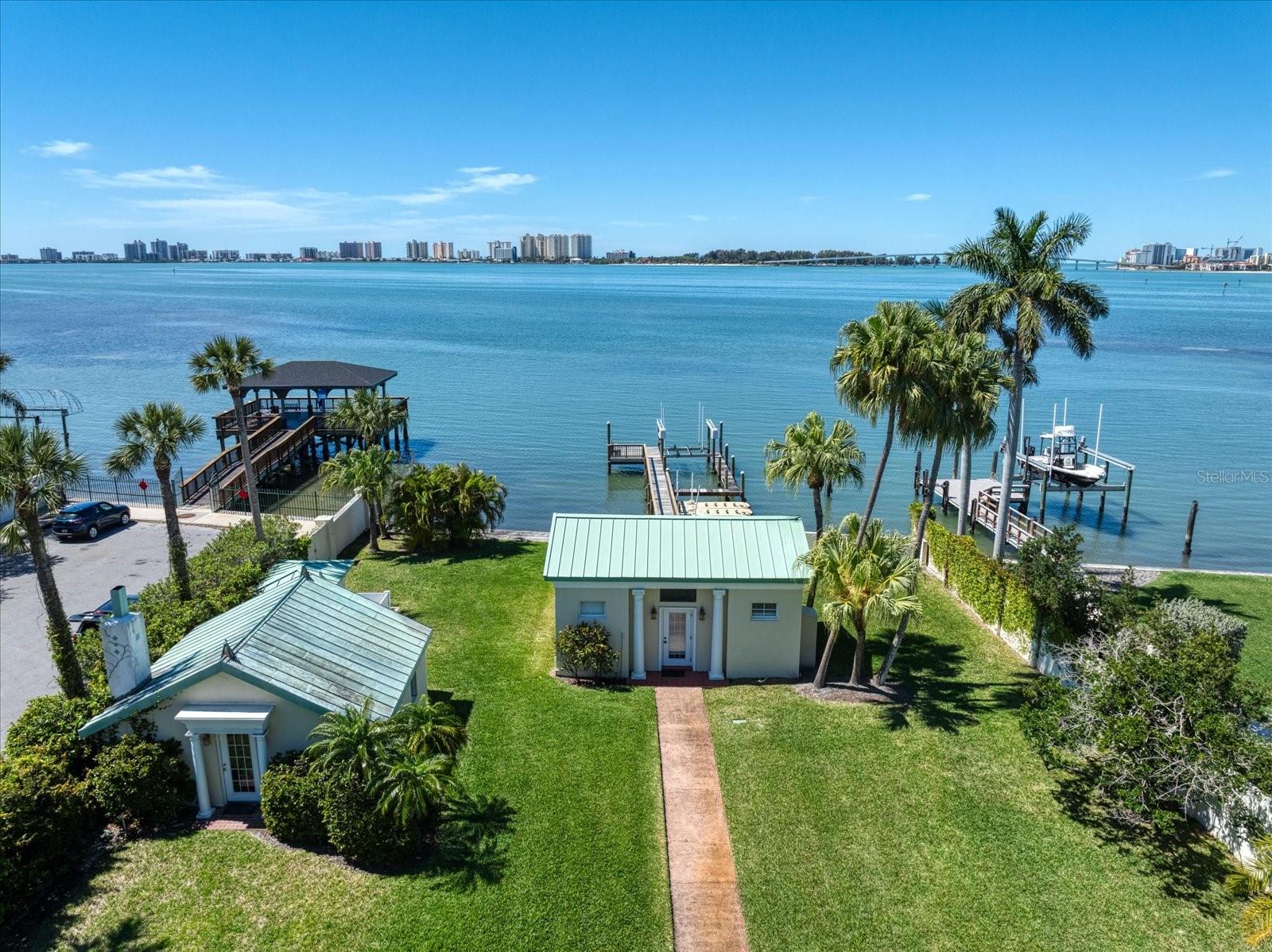 HARBOR OAKS - Residential