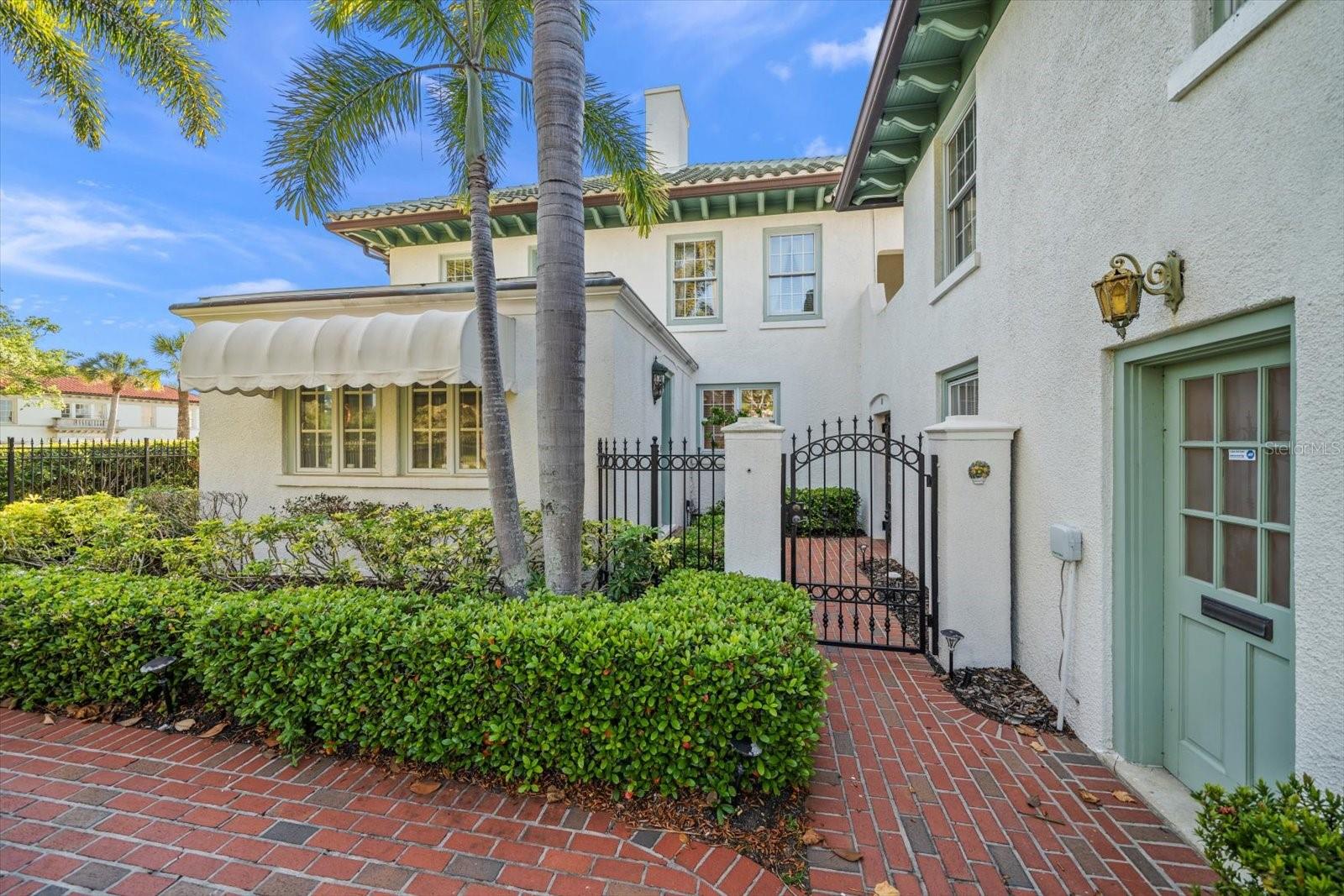 HARBOR OAKS - Residential