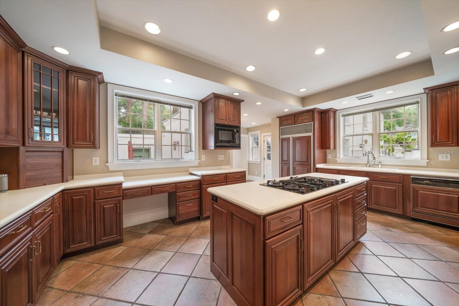 HARBOR OAKS - Residential