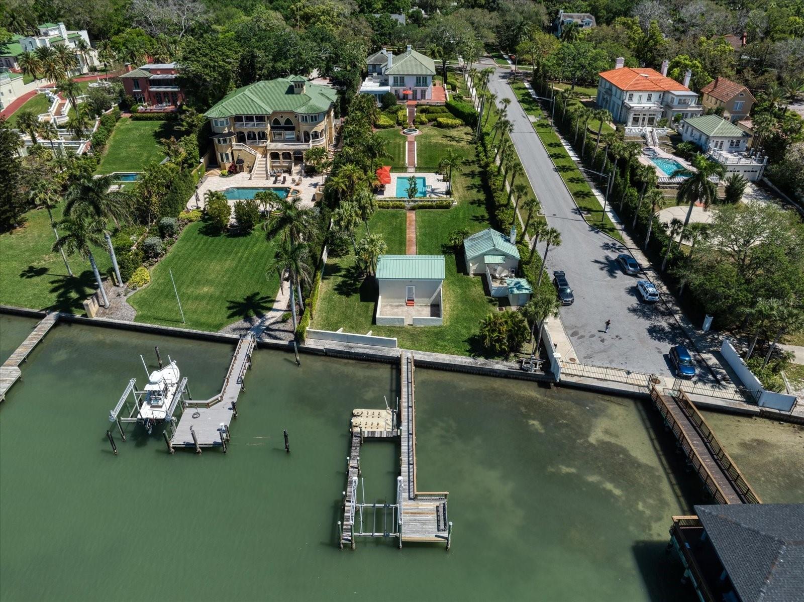 HARBOR OAKS - Residential