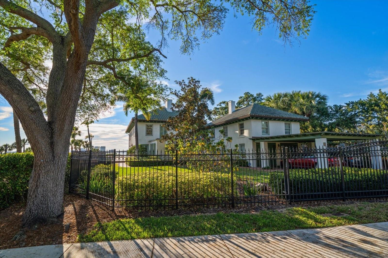 HARBOR OAKS - Residential