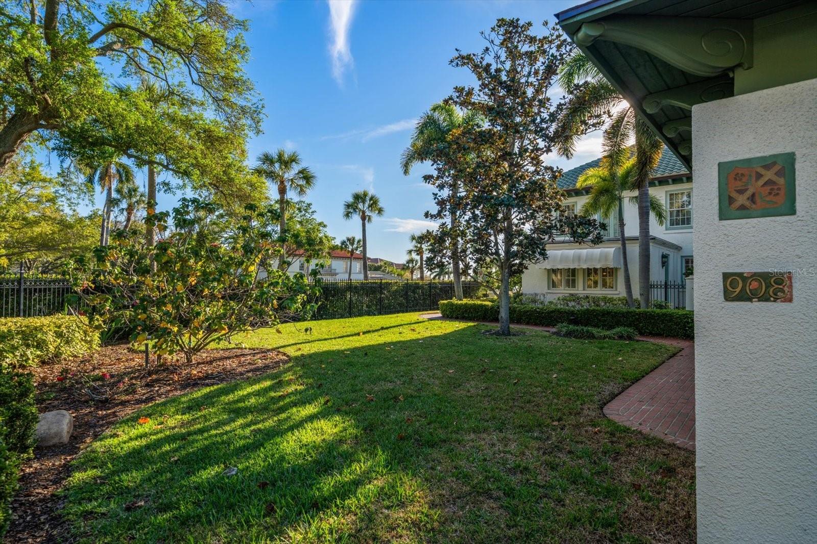 HARBOR OAKS - Residential