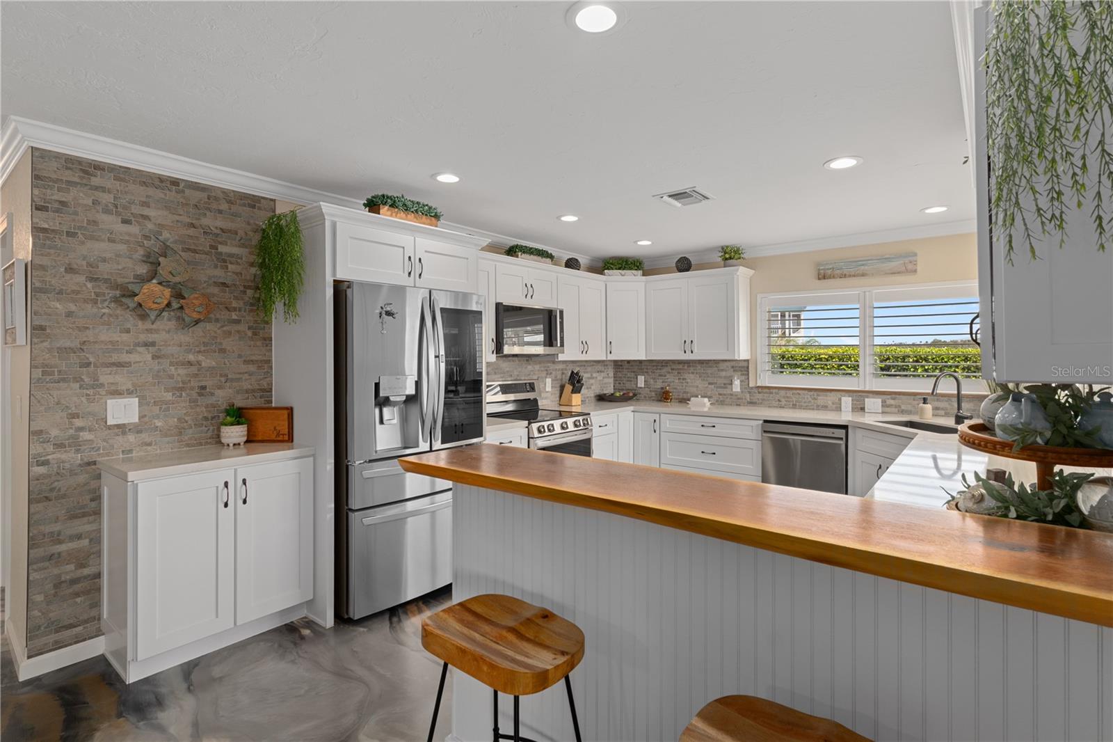 A CRYSTAL SHORE ESTATES - Residential