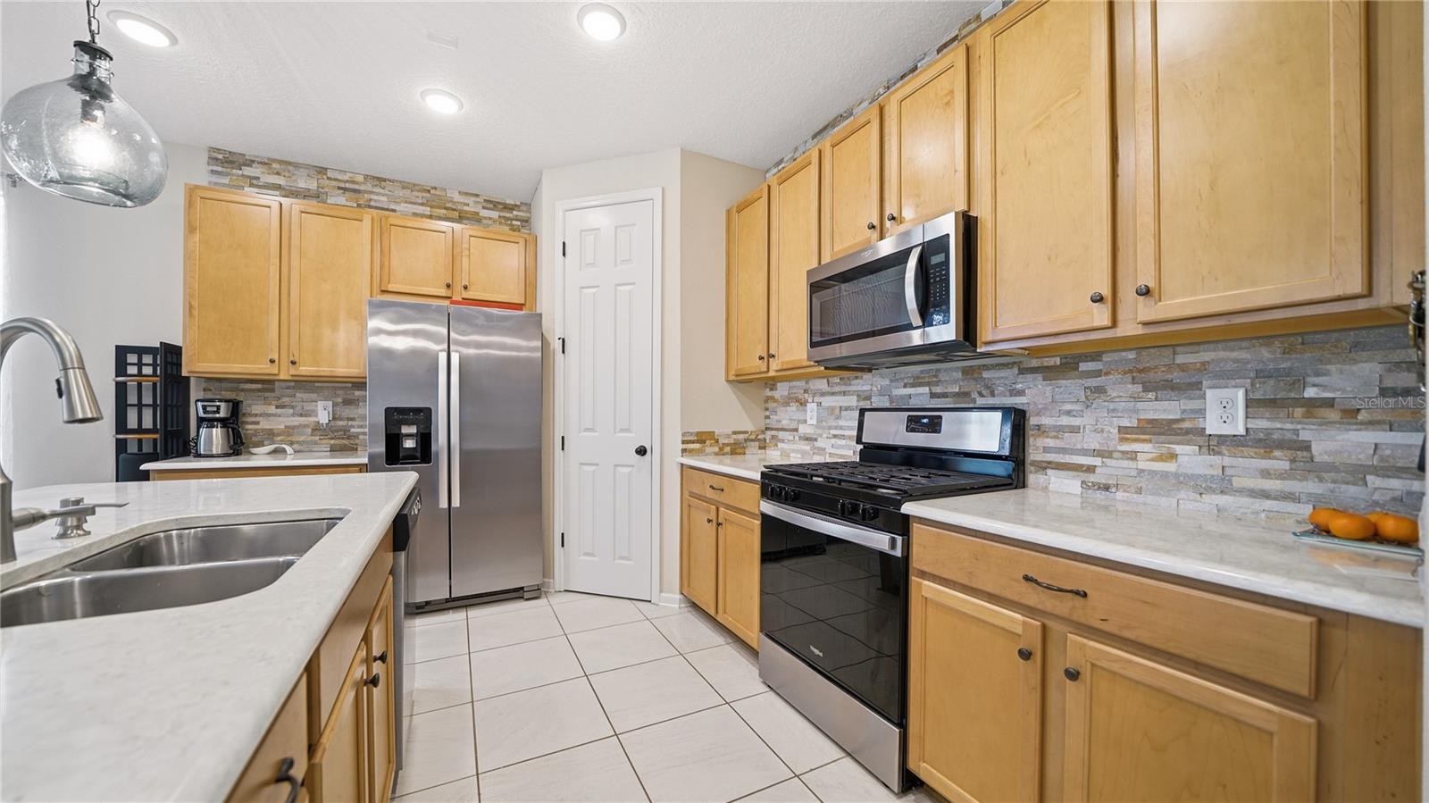 BEACON LAKE PH 1 - Residential