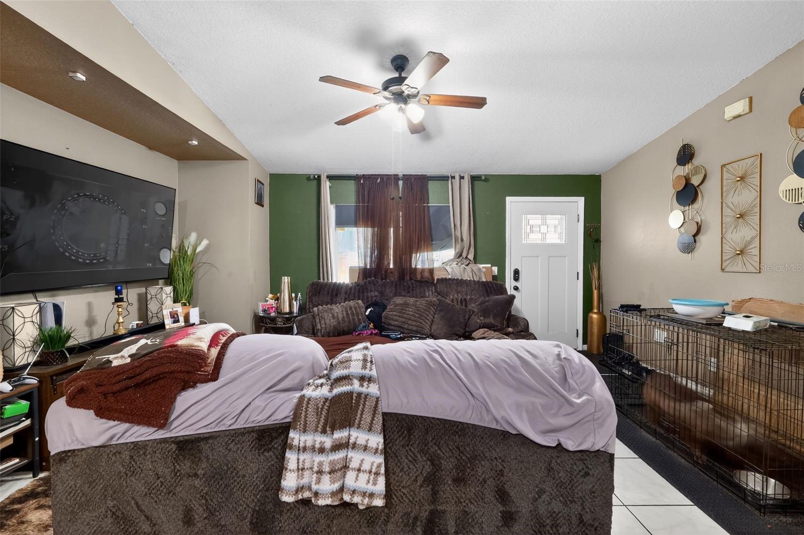 UNRE LAKE GIBSON VILLAS - Residential