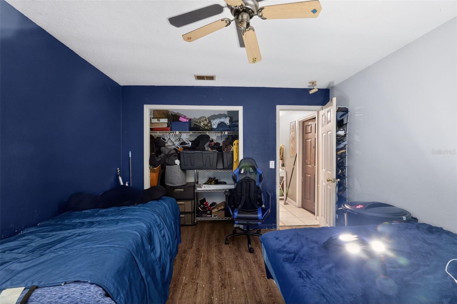 UNRE LAKE GIBSON VILLAS - Residential