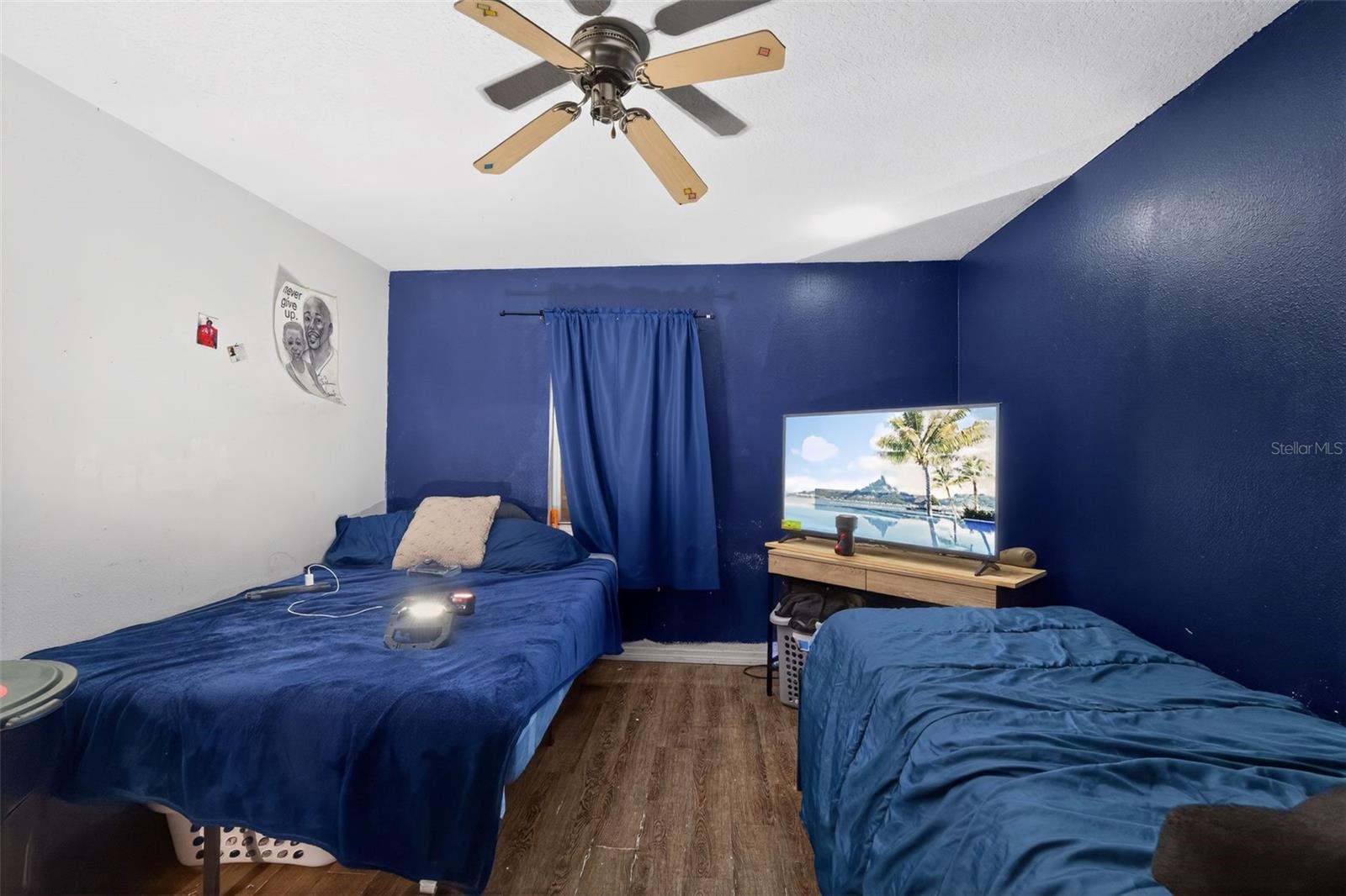 UNRE LAKE GIBSON VILLAS - Residential