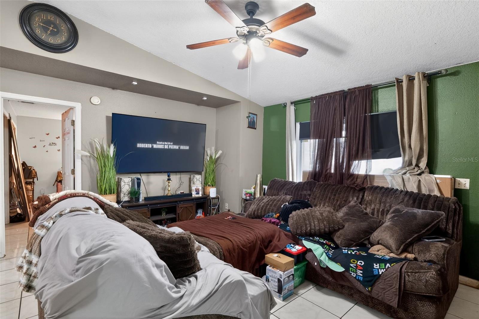 UNRE LAKE GIBSON VILLAS - Residential