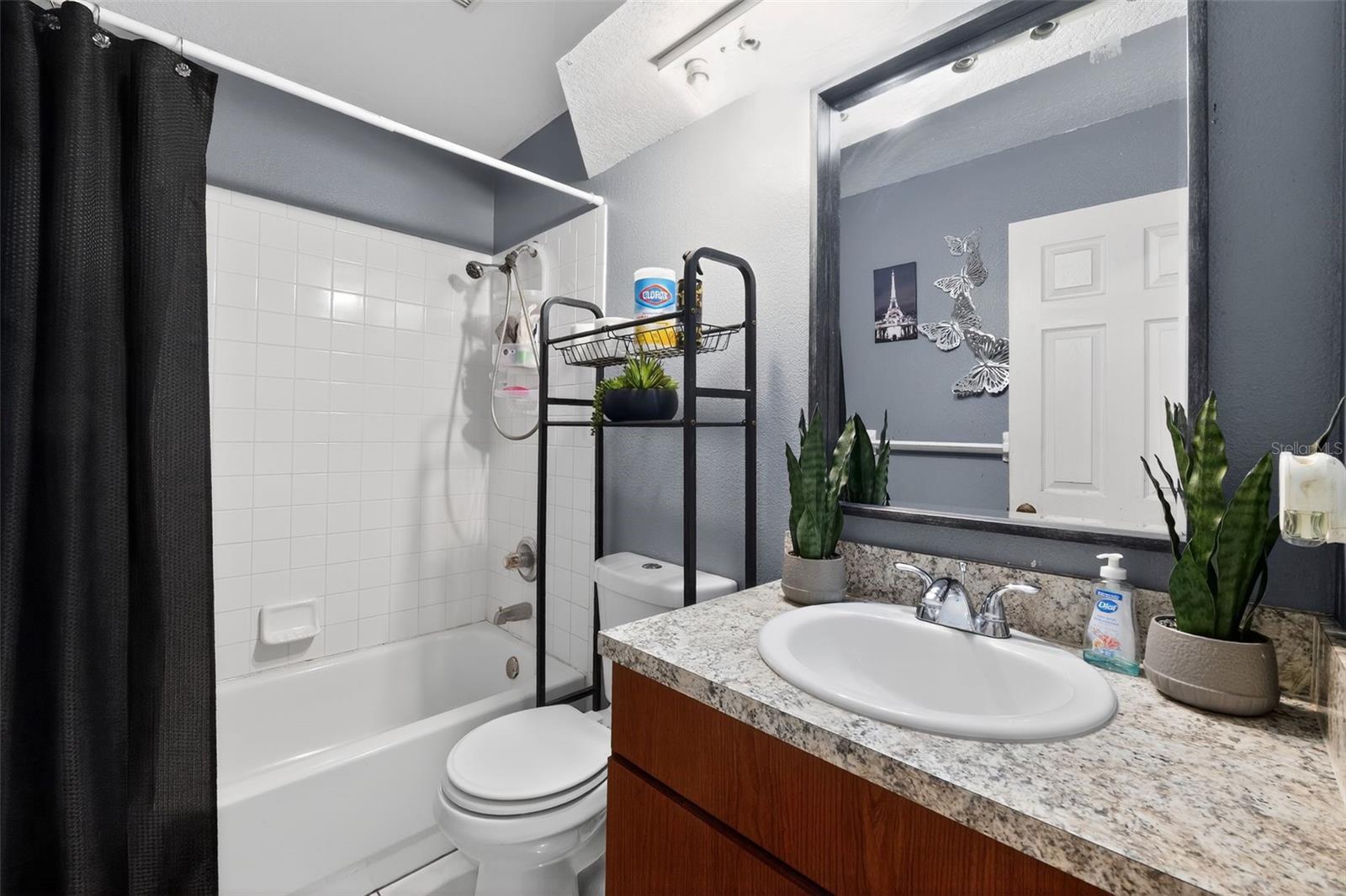 UNRE LAKE GIBSON VILLAS - Residential