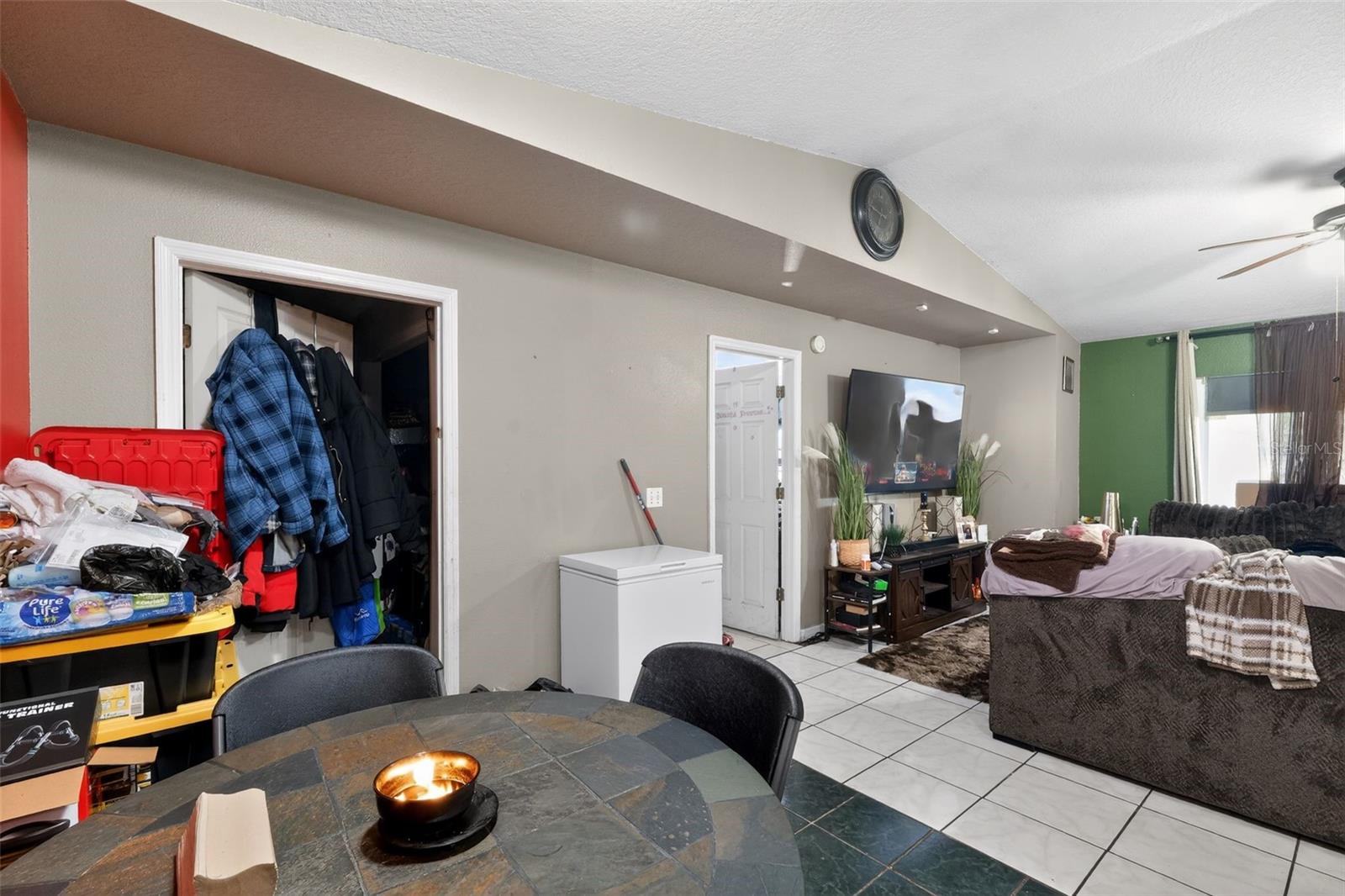 UNRE LAKE GIBSON VILLAS - Residential