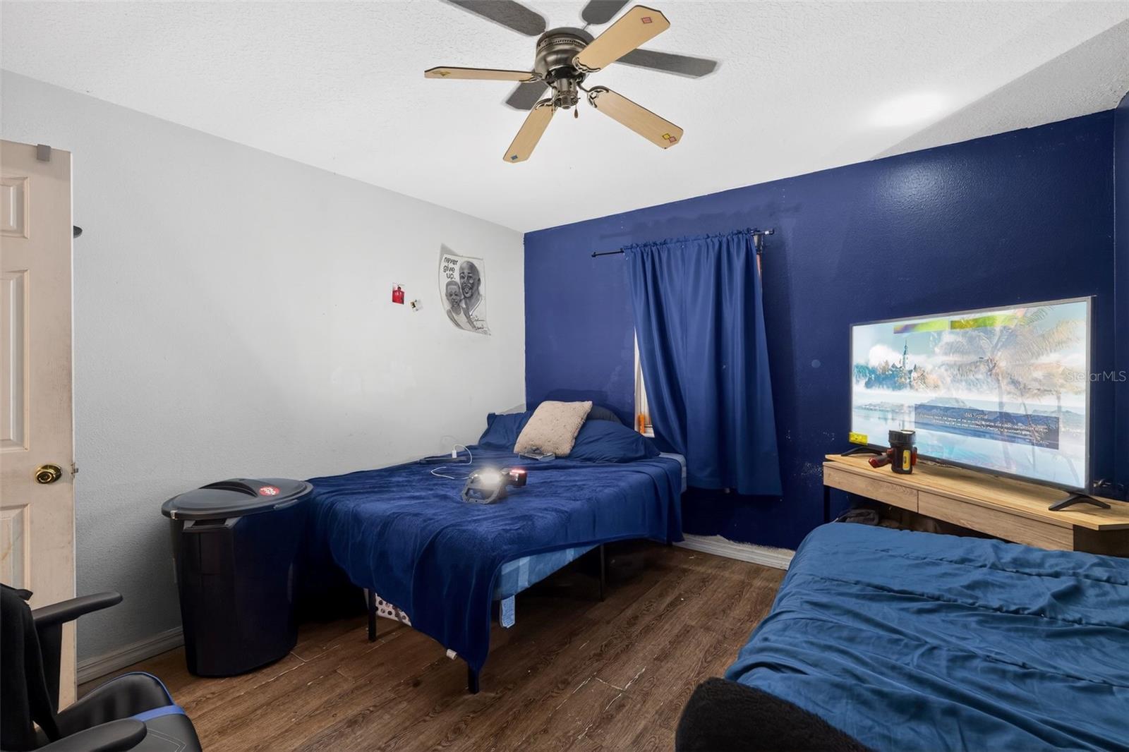 UNRE LAKE GIBSON VILLAS - Residential