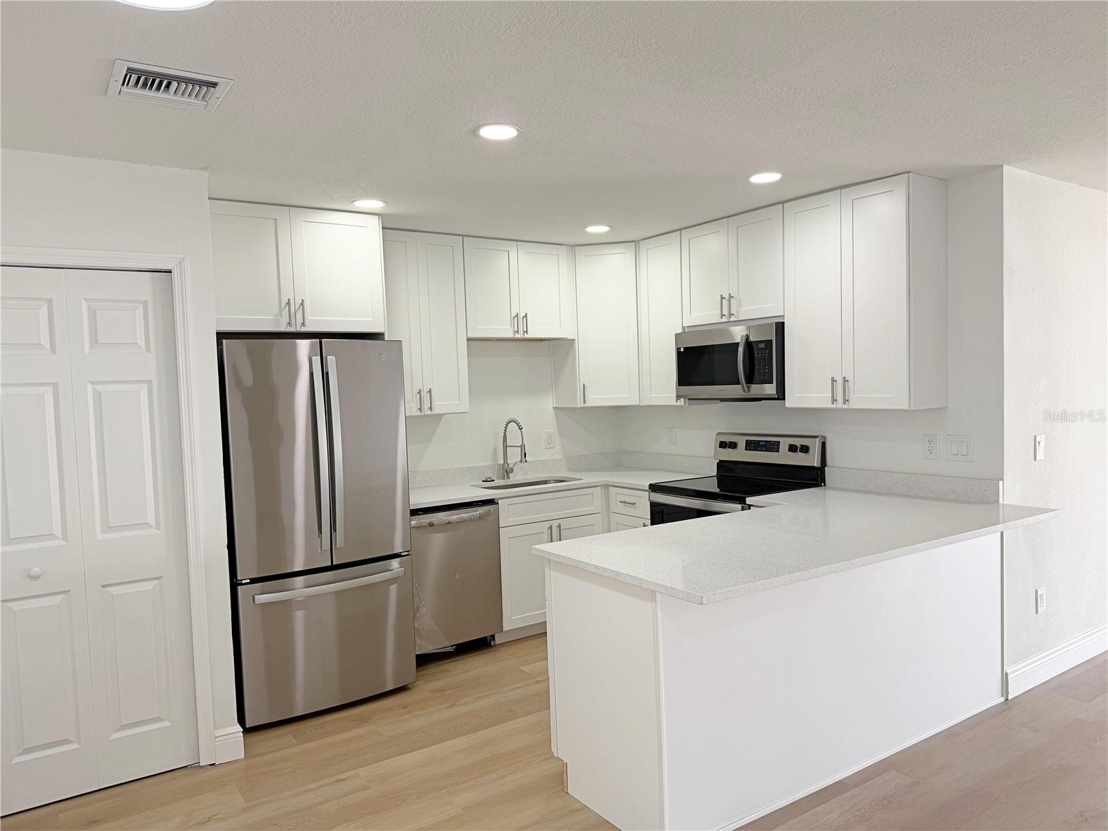 SKY LAKE SOUTH - Residential