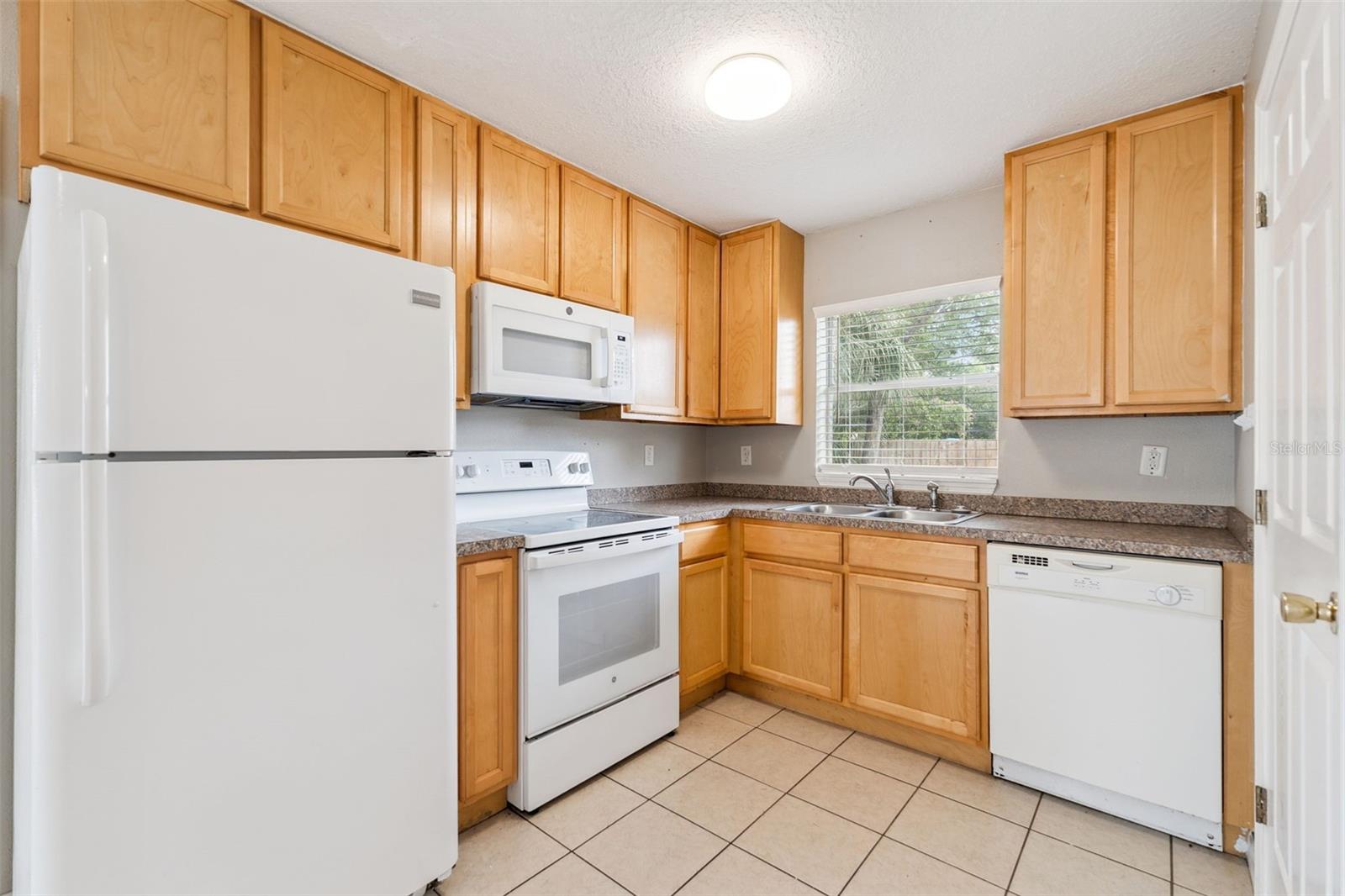 106-108 W ORANGE AVENUE