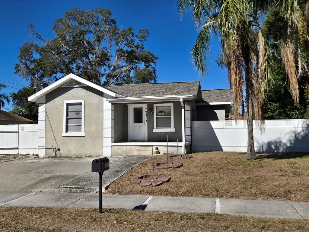Photo of 2921 W Walnut Street, Tampa, FL 33607 (MLS # TB8474022)