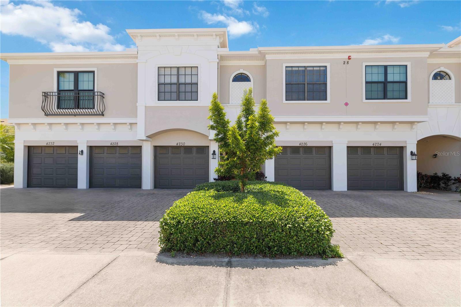 PALMA SOLA TRACE - Residential