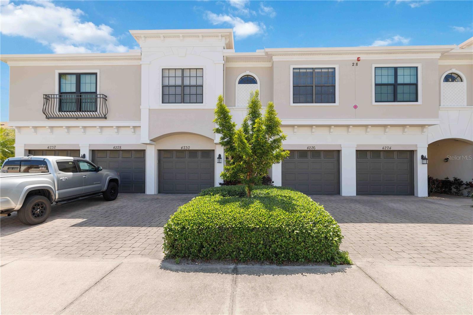 PALMA SOLA TRACE - Residential