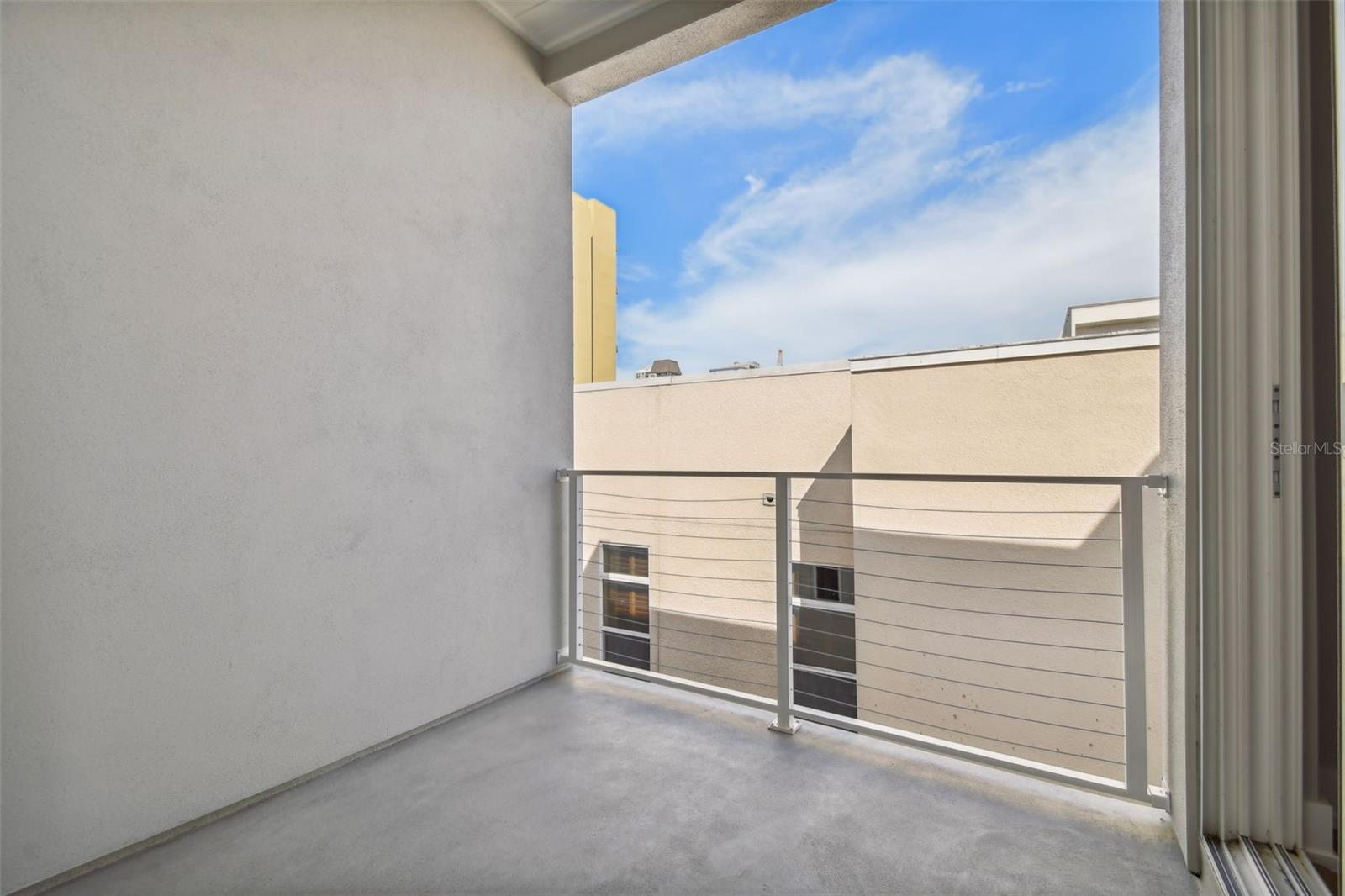 ROYAL TWNHMS - Residential