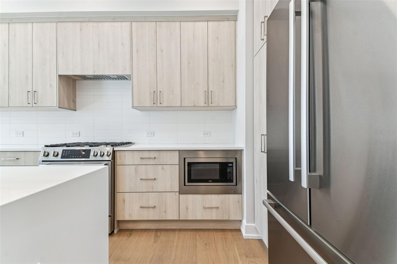 ROYAL TWNHMS - Residential