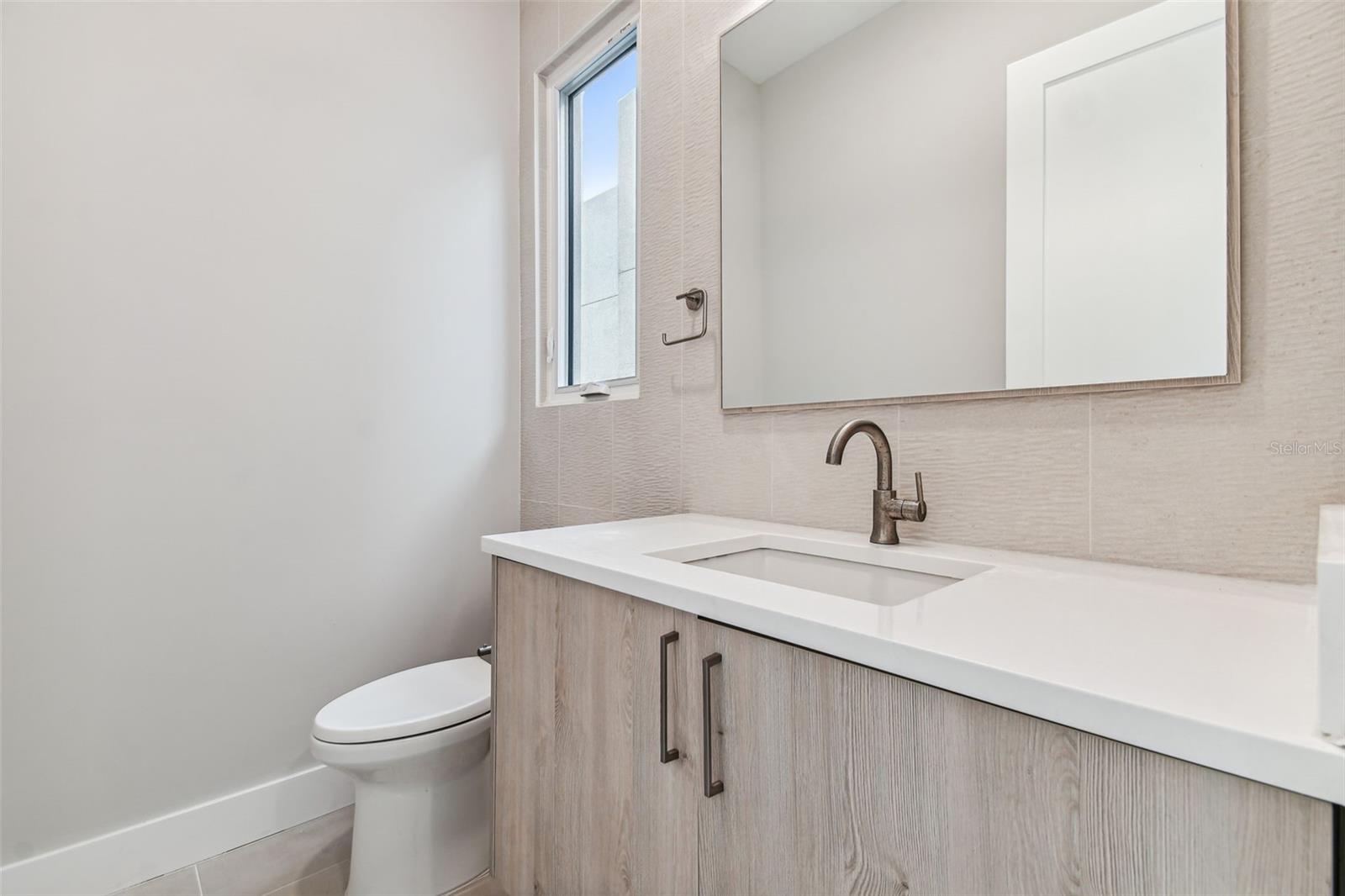 ROYAL TWNHMS - Residential