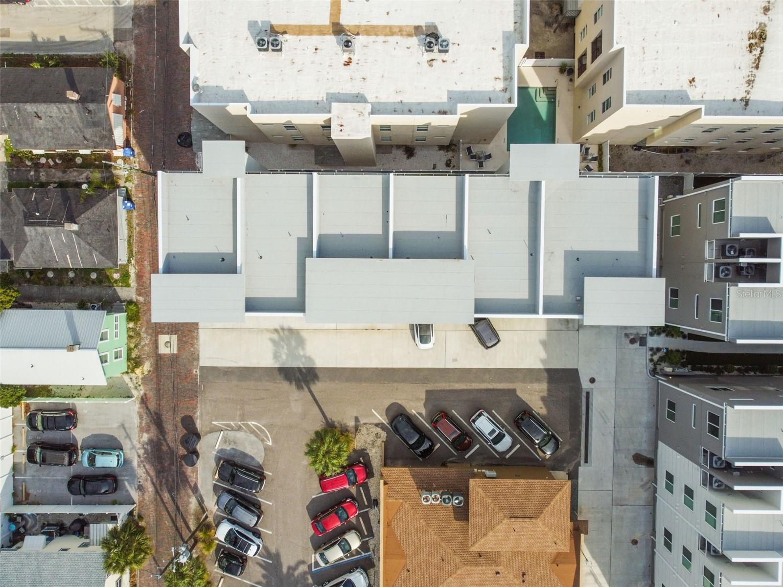 ROYAL TWNHMS - Residential