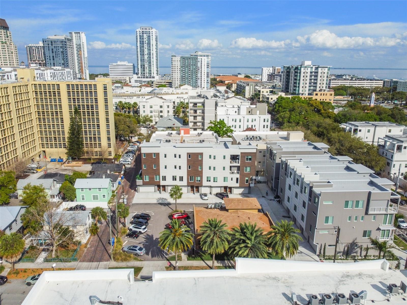 ROYAL TWNHMS - Residential