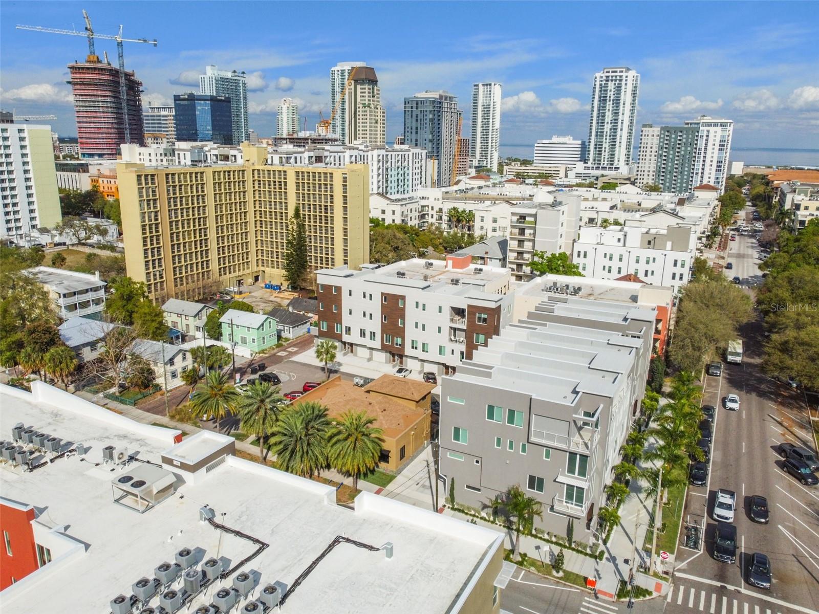 ROYAL TWNHMS - Residential