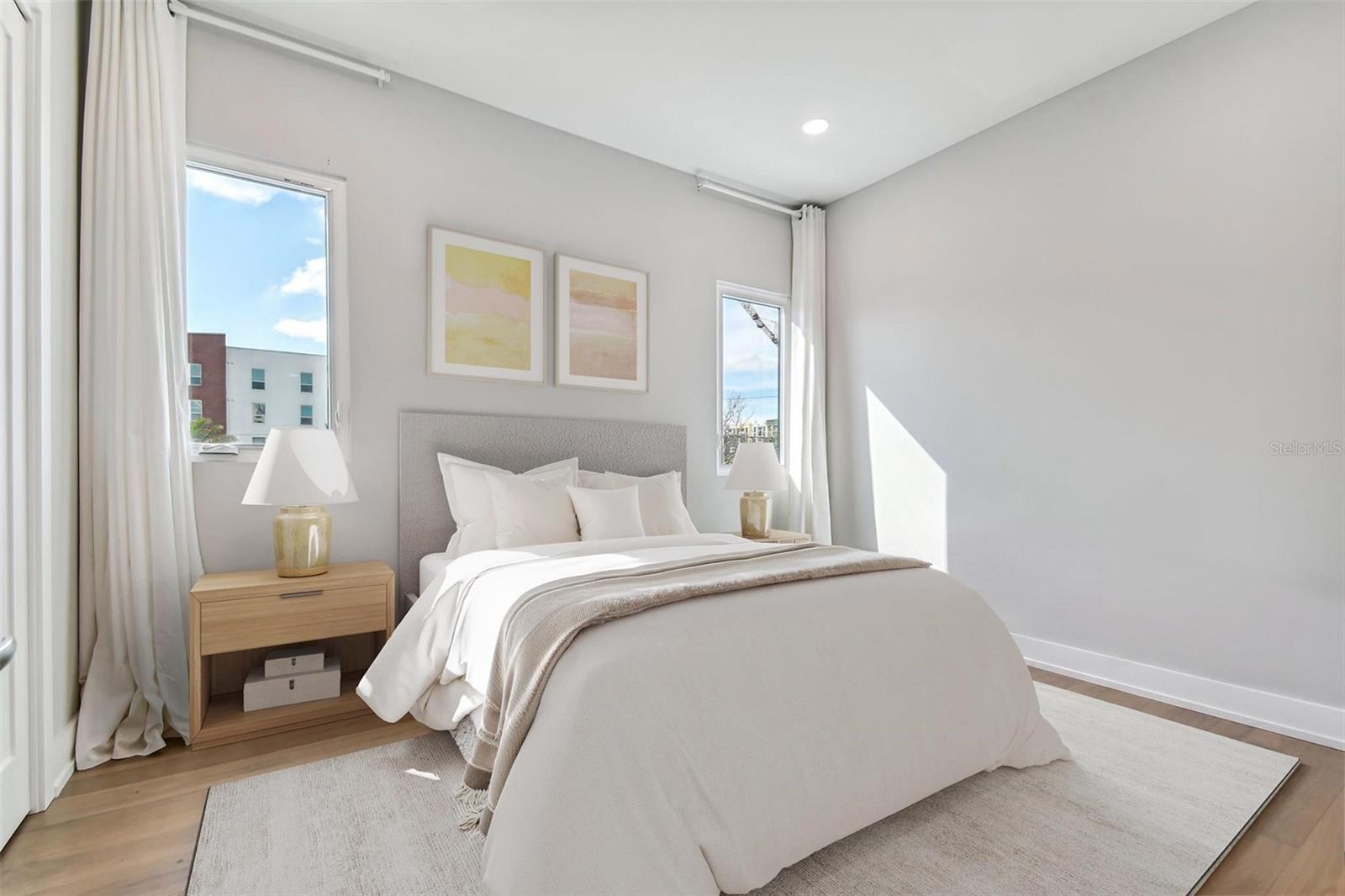 ROYAL TWNHMS - Residential