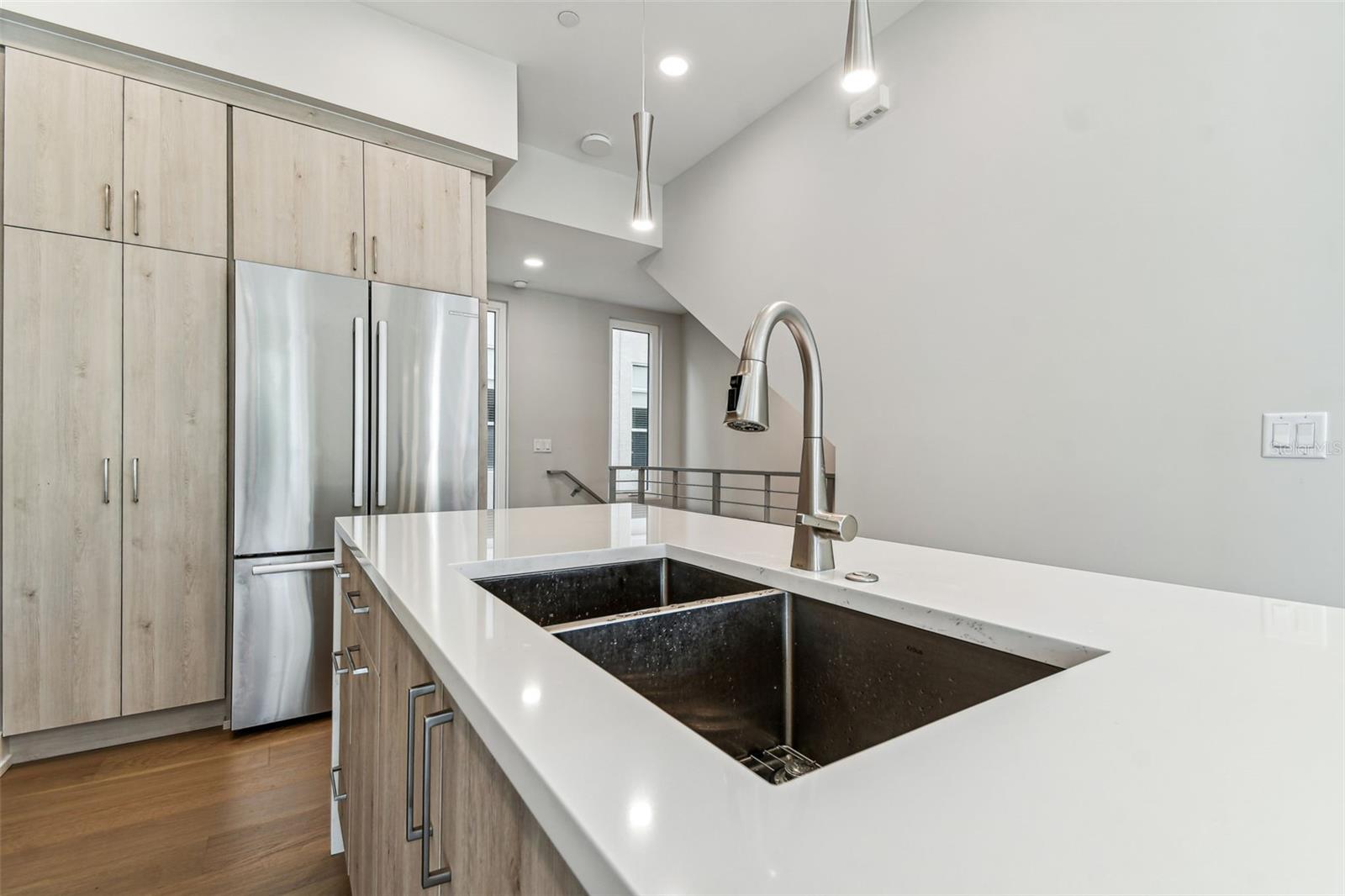 ROYAL TWNHMS - Residential