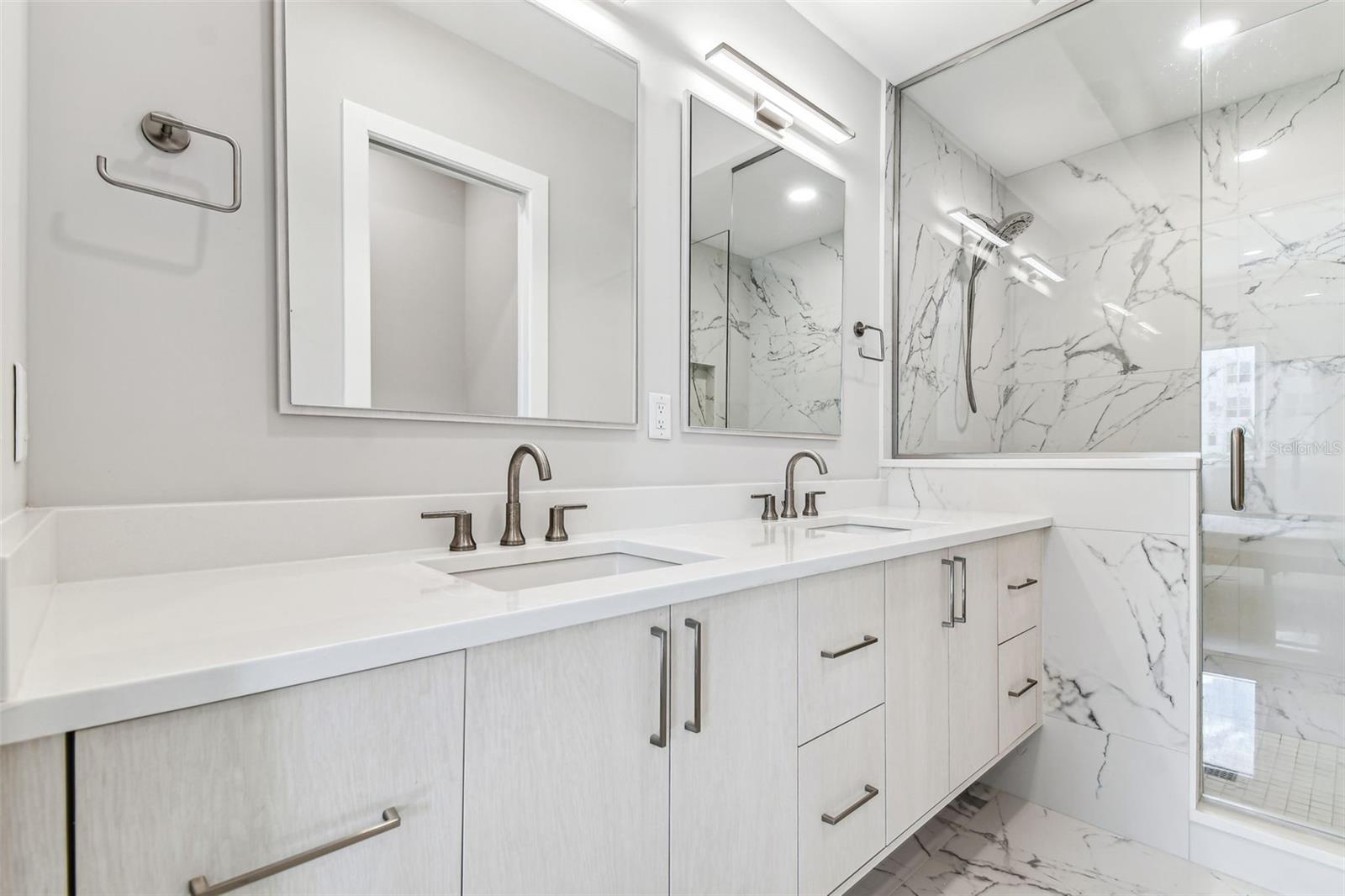 ROYAL TWNHMS - Residential