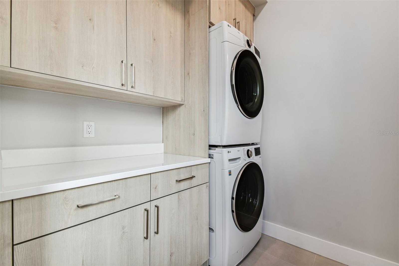 ROYAL TWNHMS - Residential