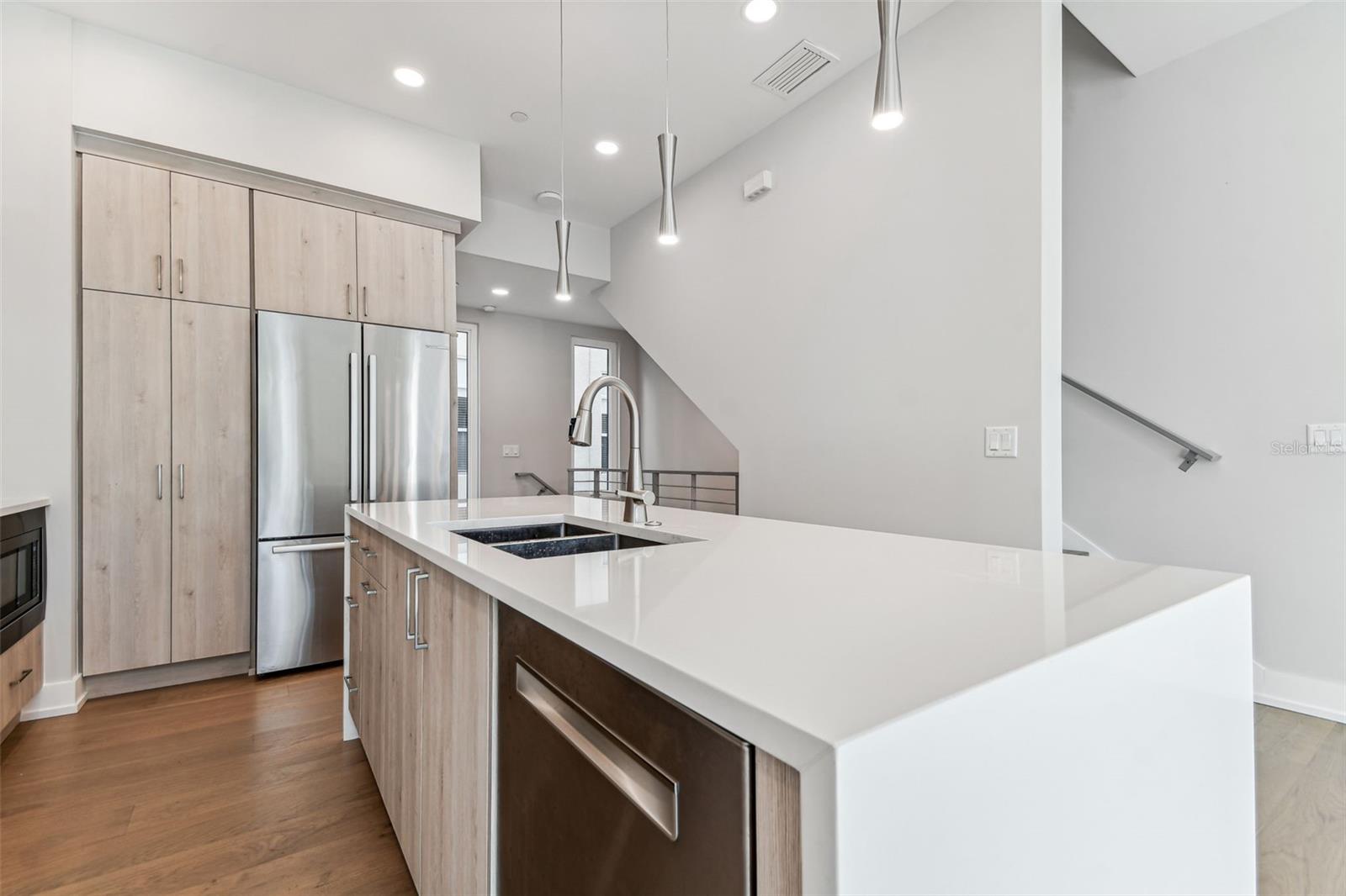 ROYAL TWNHMS - Residential