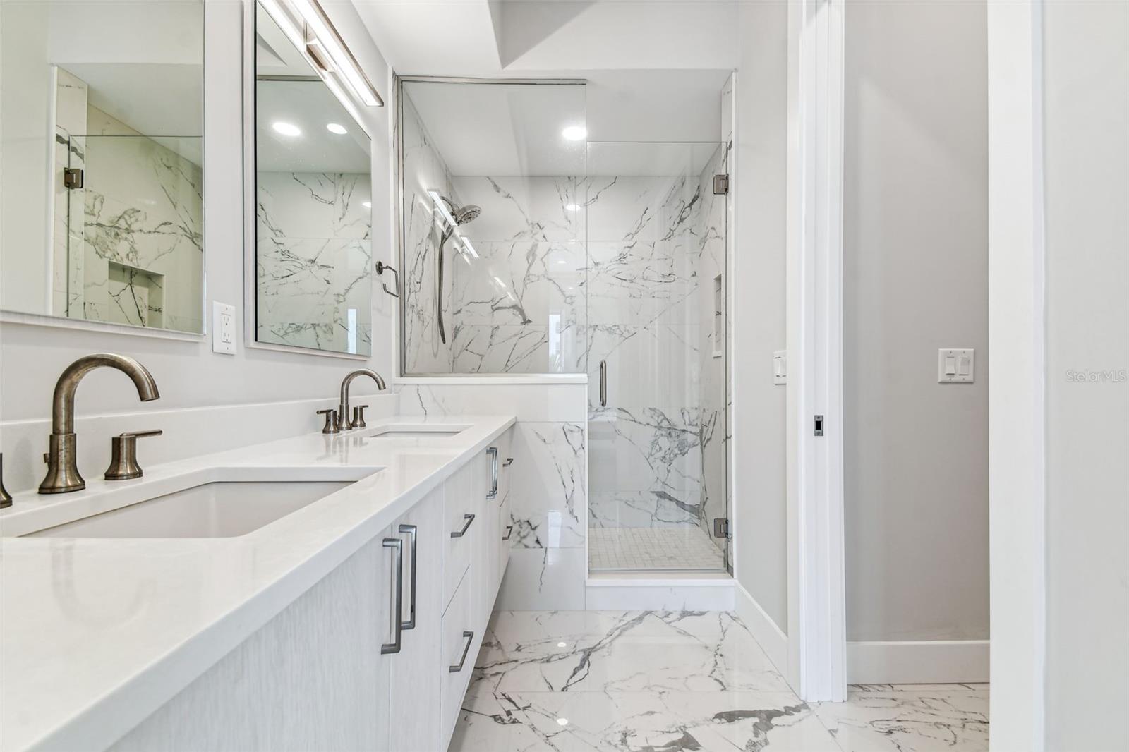 ROYAL TWNHMS - Residential