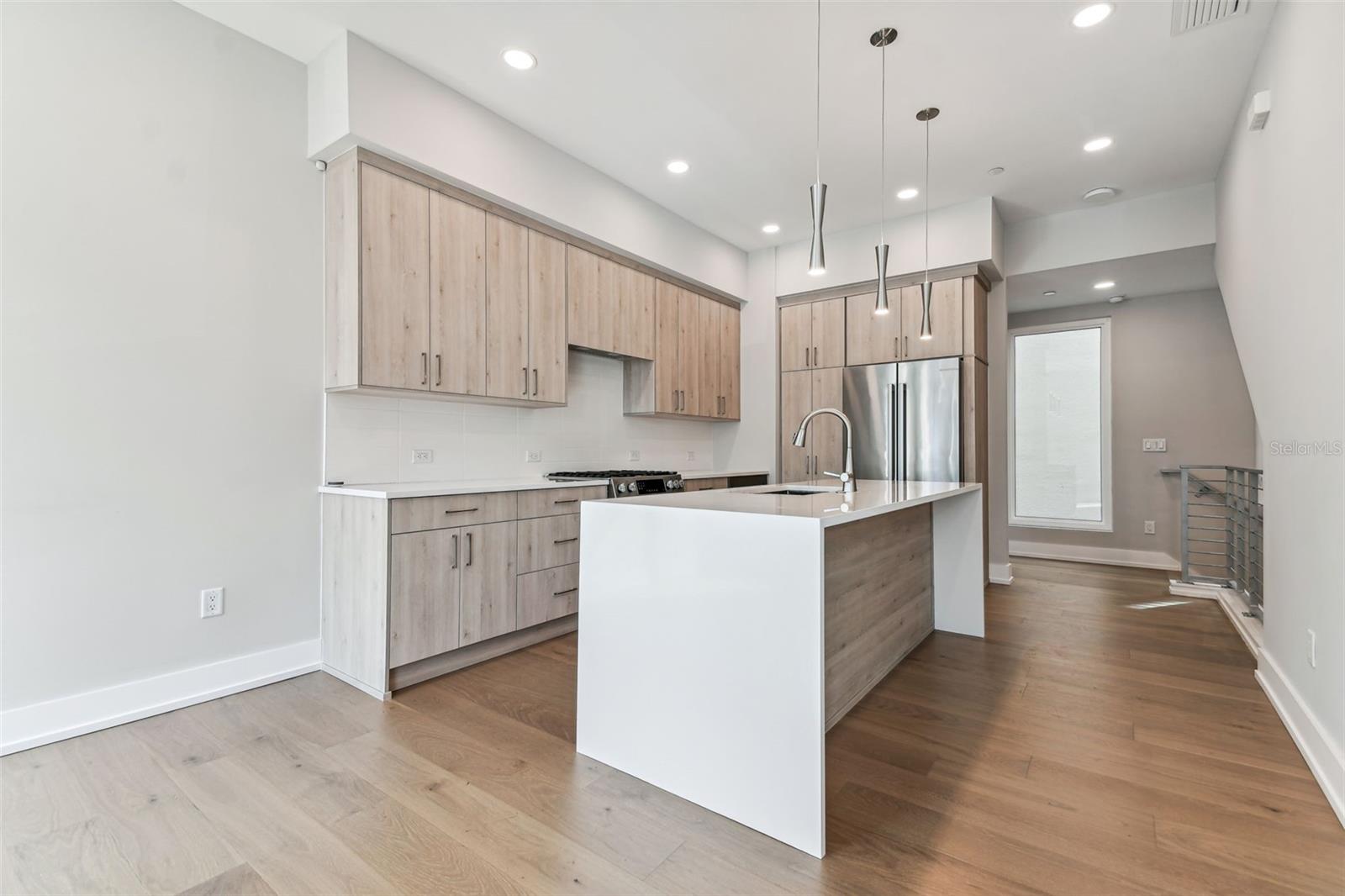 ROYAL TWNHMS - Residential