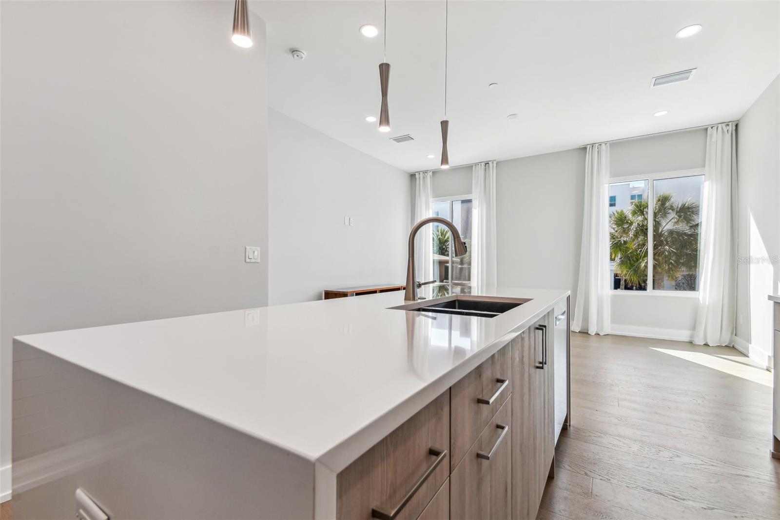 ROYAL TWNHMS - Residential