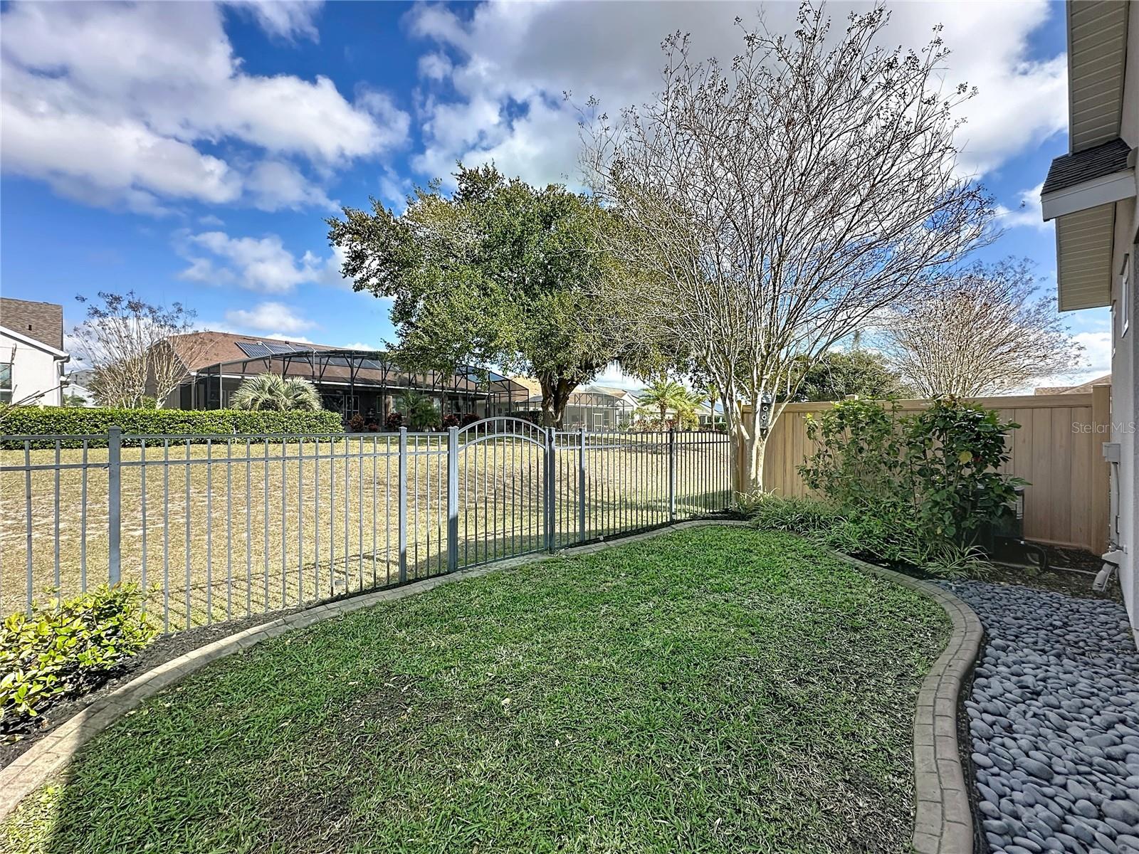 CASCADES OF GROVELAND (TRILOGY) - Residential