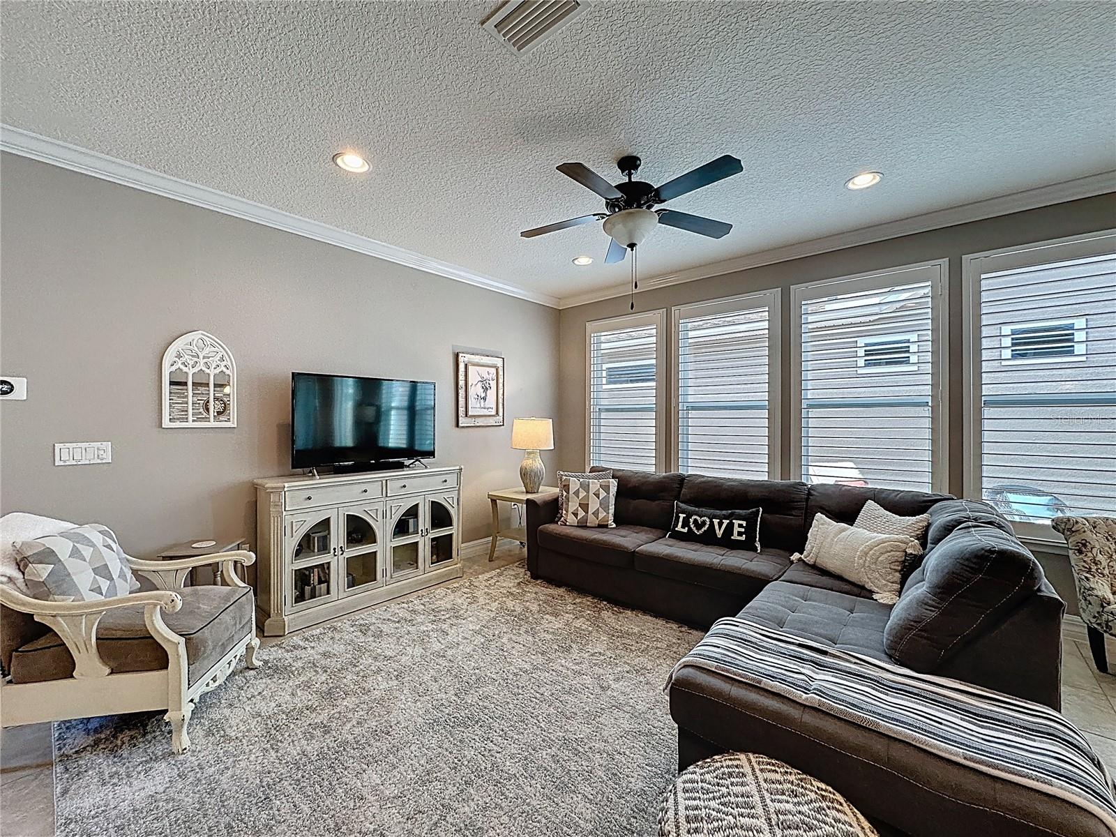 CASCADES OF GROVELAND (TRILOGY) - Residential