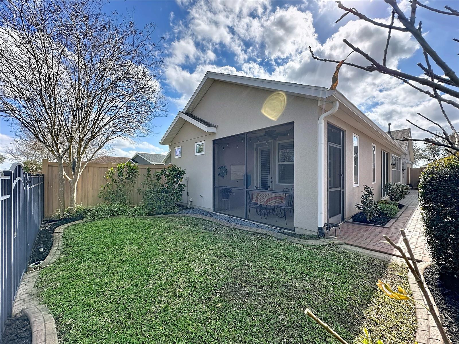 CASCADES OF GROVELAND (TRILOGY) - Residential