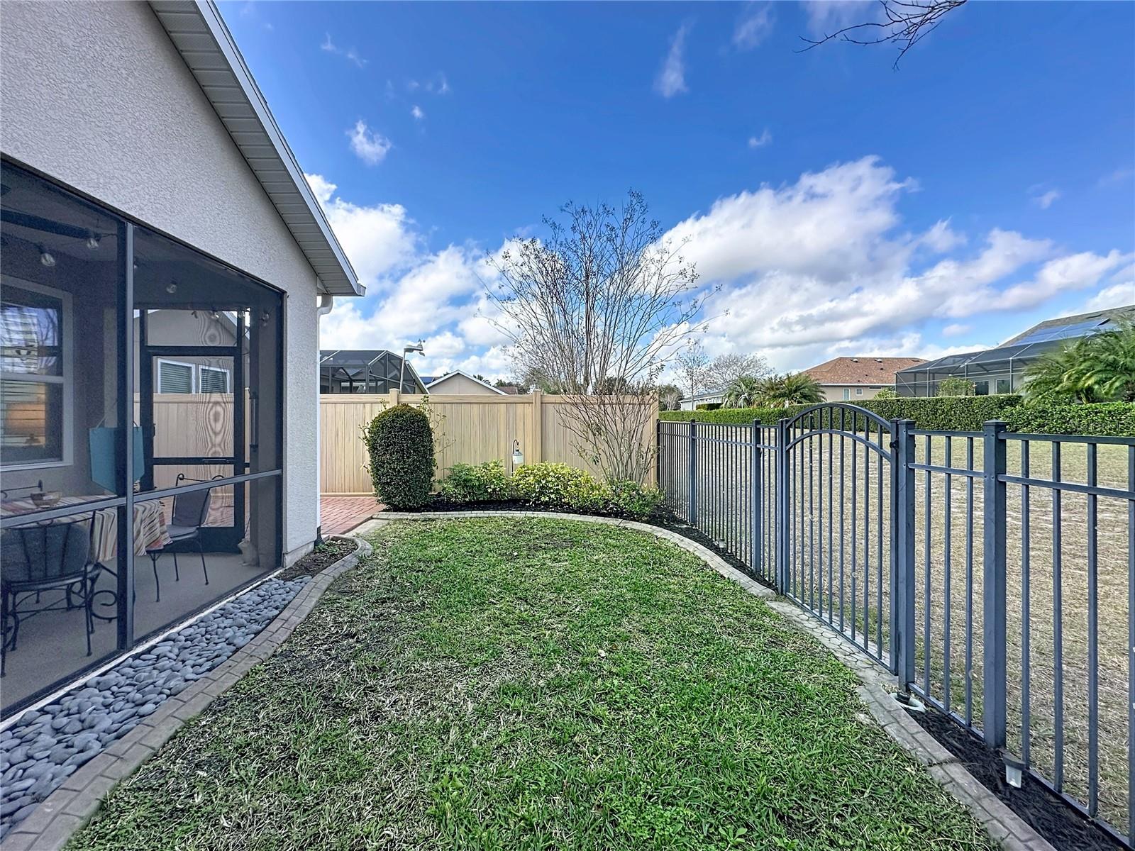 CASCADES OF GROVELAND (TRILOGY) - Residential