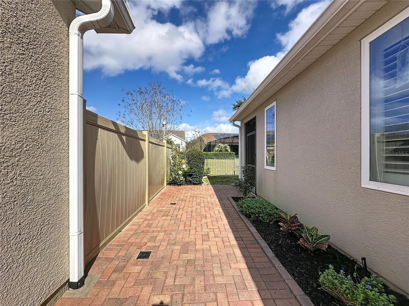 CASCADES OF GROVELAND (TRILOGY) - Residential