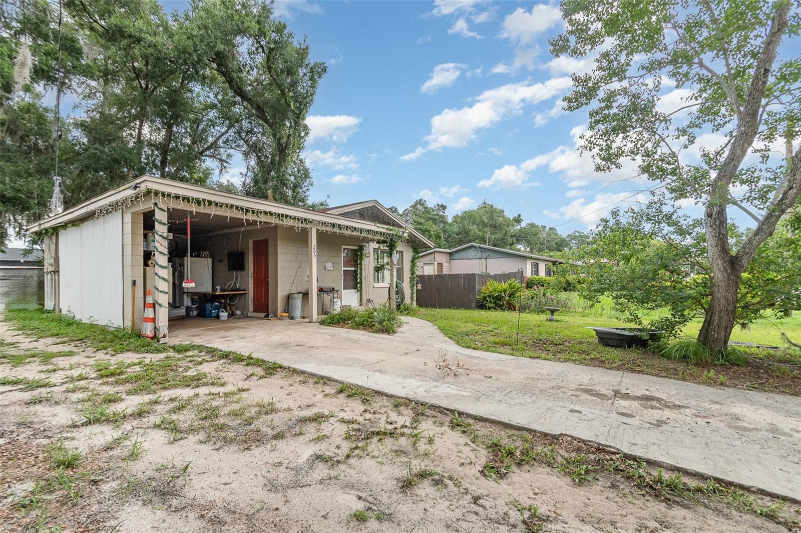 205 W DIVISION STREET