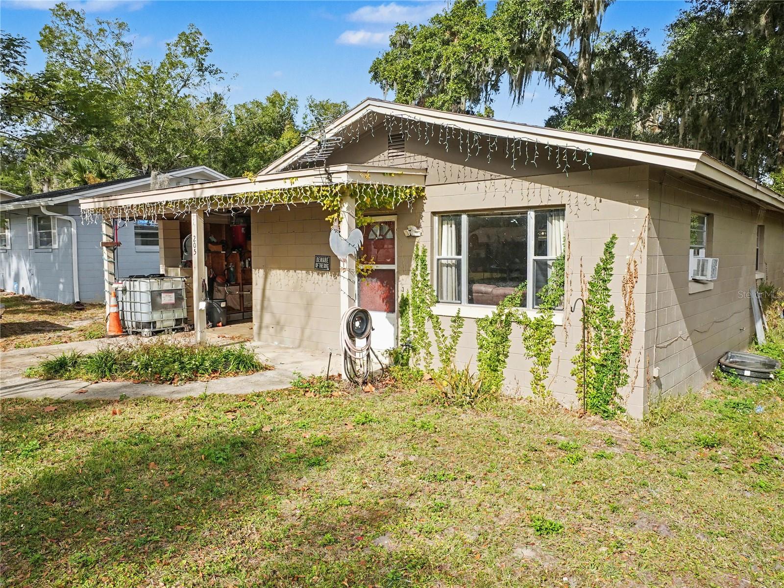 205 W DIVISION STREET