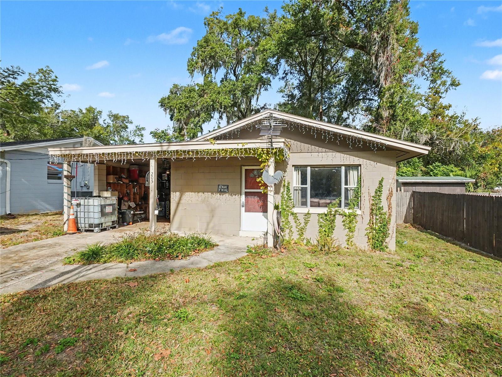 205 W DIVISION STREET